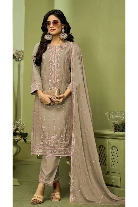 Bilqis B 170 A To D Sushi Chiffon Bulk Readymade Pakistani Salwar Suits Orders In India